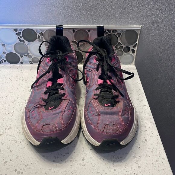 NIKE woman’s iridescent pink tennis shoes - Picture 1 of 10